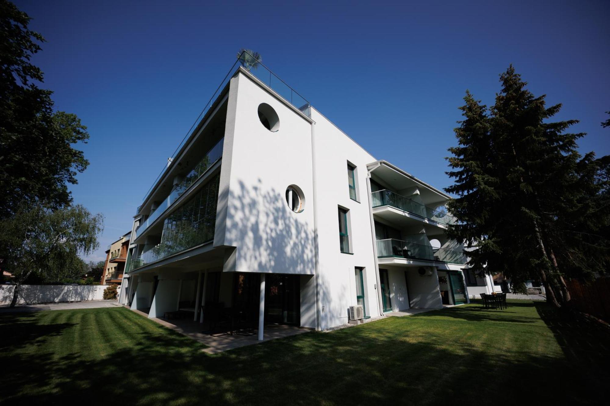 Villa Bauhaus Labi Garden Wellness Apartman シオーフォク エクステリア 写真