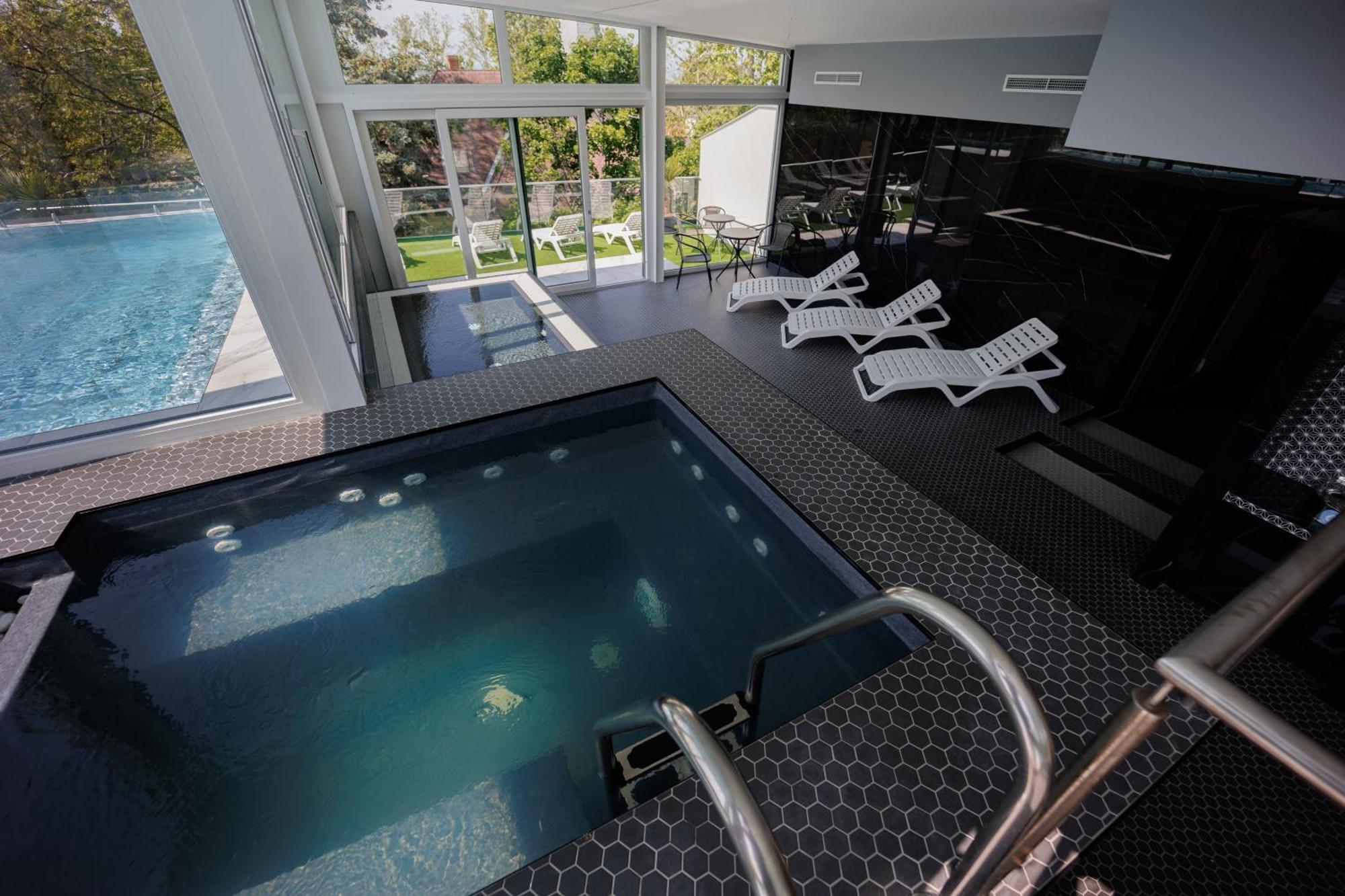 Villa Bauhaus Labi Garden Wellness Apartman シオーフォク エクステリア 写真
