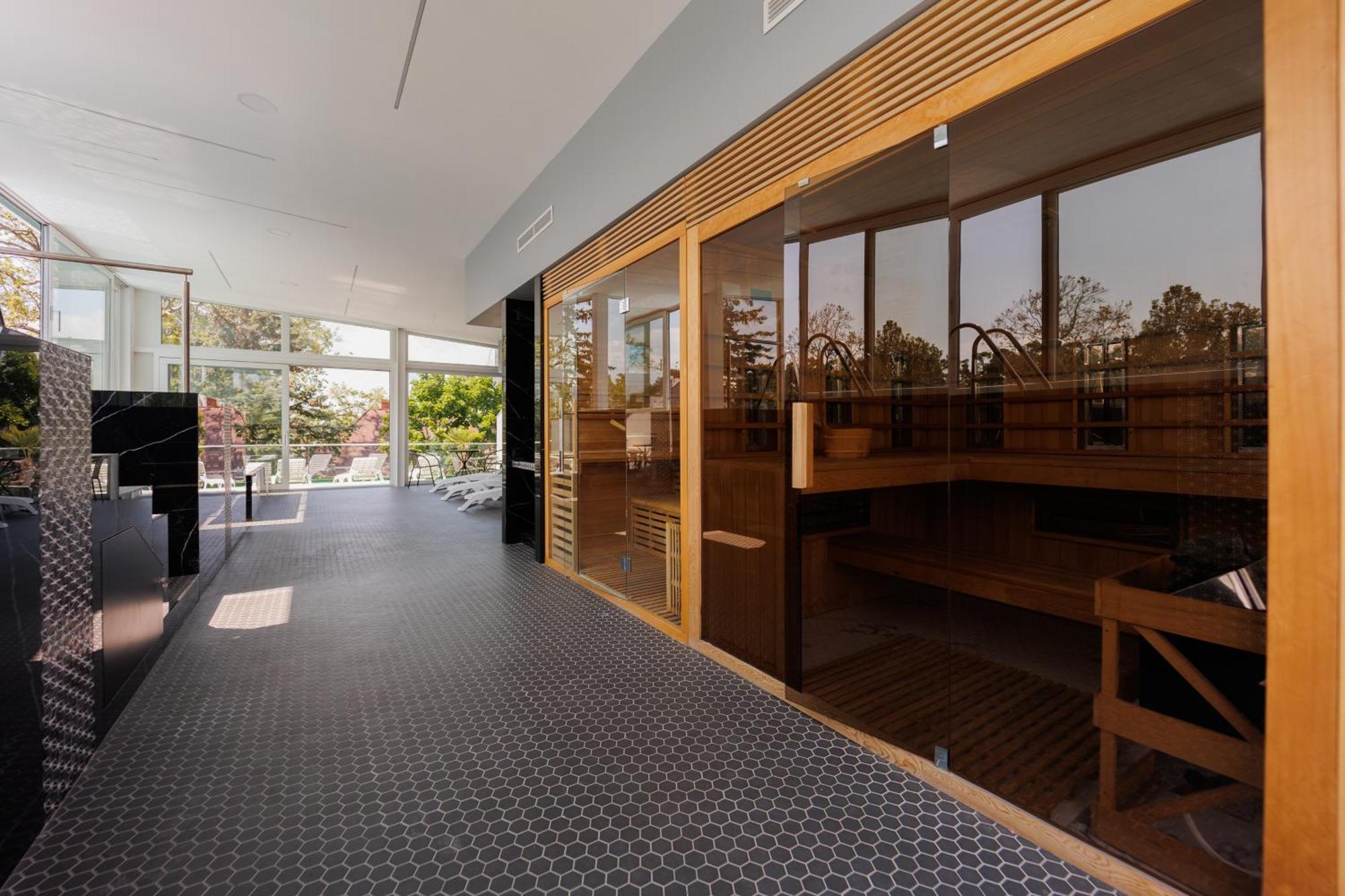 Villa Bauhaus Labi Garden Wellness Apartman シオーフォク エクステリア 写真