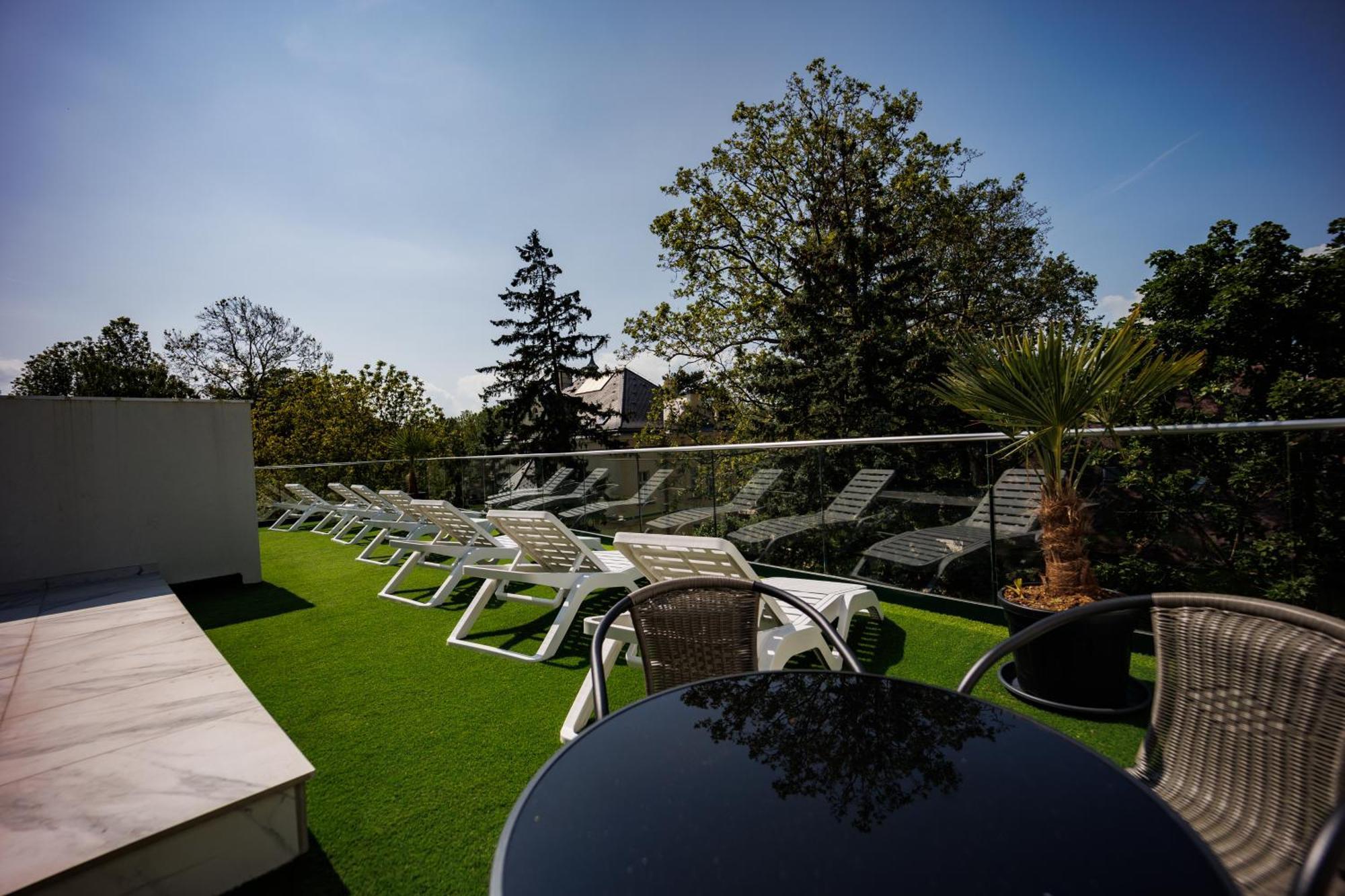 Villa Bauhaus Labi Garden Wellness Apartman シオーフォク エクステリア 写真