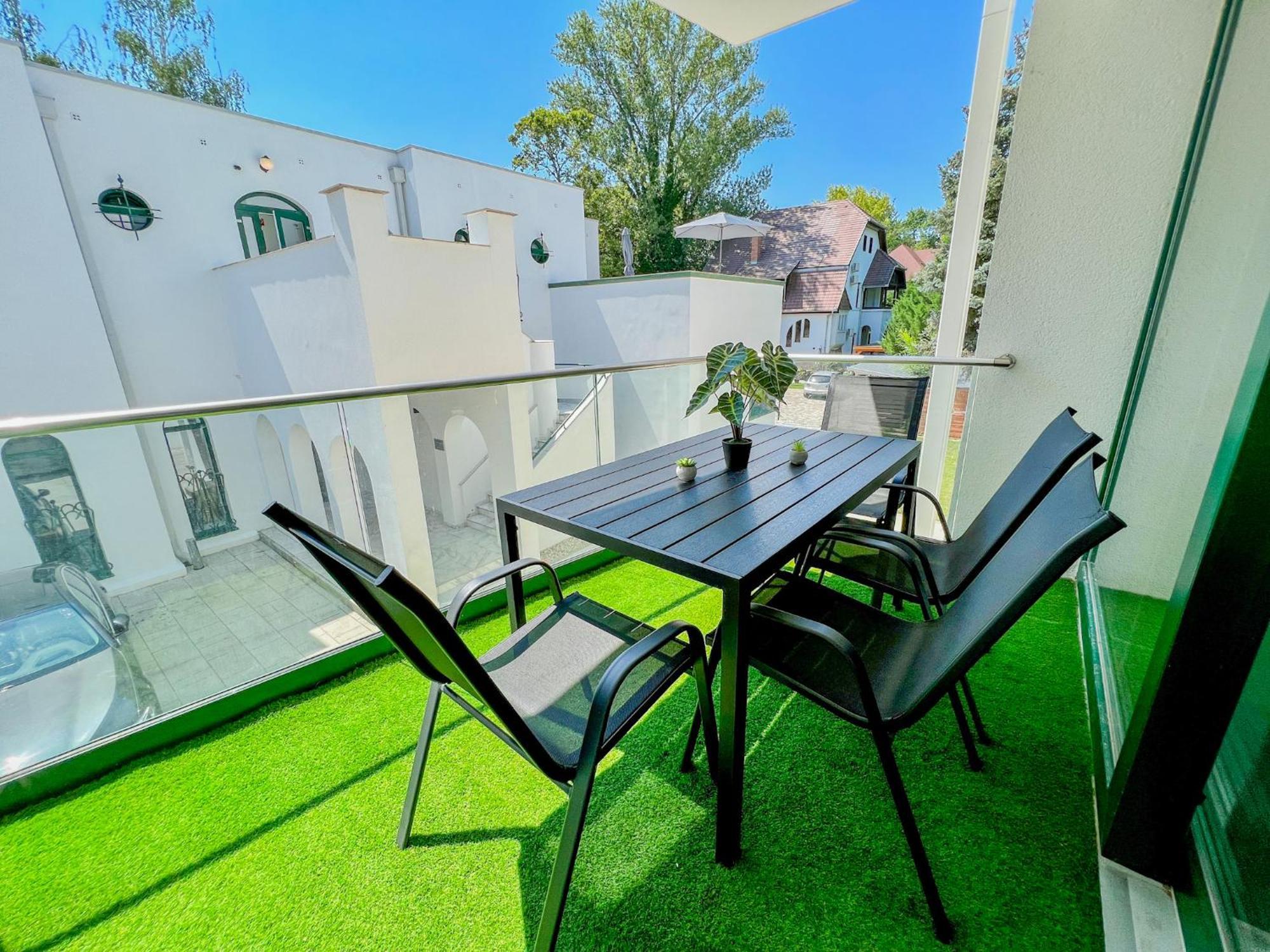 Villa Bauhaus Labi Garden Wellness Apartman シオーフォク エクステリア 写真
